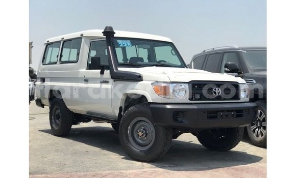 Acheter Import Voiture Toyota Land Cruiser Blanc à Import - Dubai, Diana Acheter Import Voiture Toyota Land Cruiser Blanc à Import - Dubai, Diana