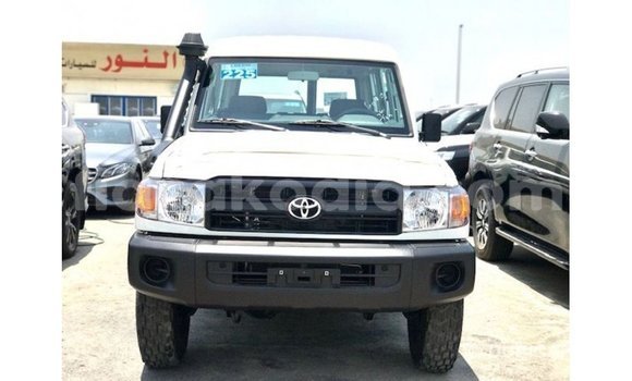 Acheter Import Voiture Toyota Land Cruiser Blanc à Import - Dubai, Diana Acheter Import Voiture Toyota Land Cruiser Blanc à Import - Dubai, Diana