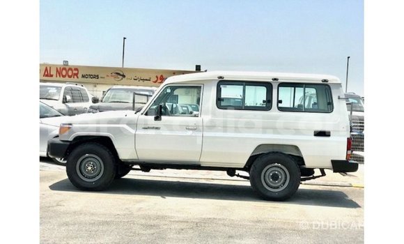 Acheter Import Voiture Toyota Land Cruiser Blanc à Import - Dubai, Diana Acheter Import Voiture Toyota Land Cruiser Blanc à Import - Dubai, Diana