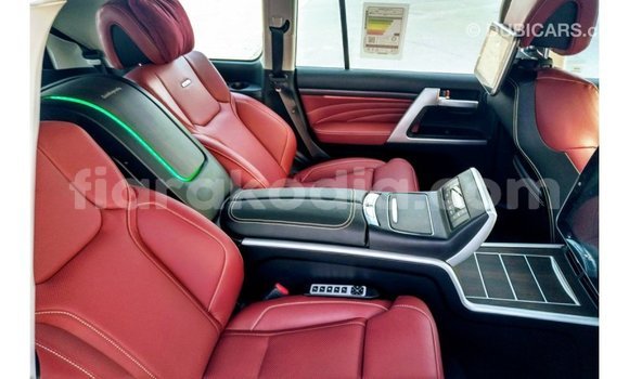 Acheter Import Voiture Toyota Land Cruiser Noir à Import - Dubai, Diana Acheter Import Voiture Toyota Land Cruiser Noir à Import - Dubai, Diana