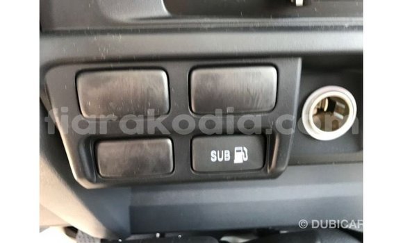 Acheter Import Voiture Toyota Land Cruiser Blanc à Import - Dubai, Diana Acheter Import Voiture Toyota Land Cruiser Blanc à Import - Dubai, Diana