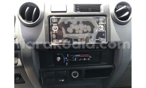 Acheter Import Voiture Toyota Land Cruiser Blanc à Import - Dubai, Diana Acheter Import Voiture Toyota Land Cruiser Blanc à Import - Dubai, Diana