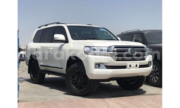 Acheter Import Voiture Toyota Land Cruiser Blanc à Import - Dubai, Diana Acheter Import Voiture Toyota Land Cruiser Blanc à Import - Dubai, Diana