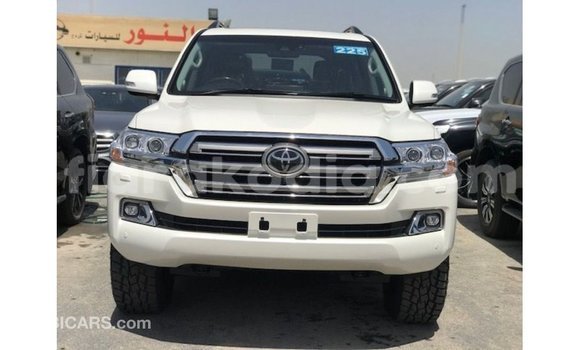 Acheter Import Voiture Toyota Land Cruiser Blanc à Import - Dubai, Diana Acheter Import Voiture Toyota Land Cruiser Blanc à Import - Dubai, Diana
