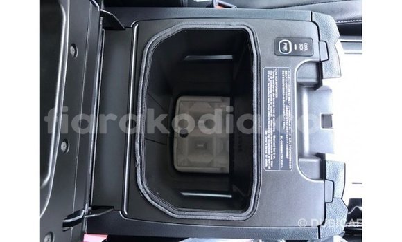 Acheter Import Voiture Toyota Land Cruiser Blanc à Import - Dubai, Diana Acheter Import Voiture Toyota Land Cruiser Blanc à Import - Dubai, Diana