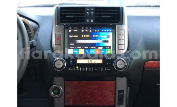 Acheter Import Voiture Toyota Prado Blanc à Import - Dubai, Diana Acheter Import Voiture Toyota Prado Blanc à Import - Dubai, Diana