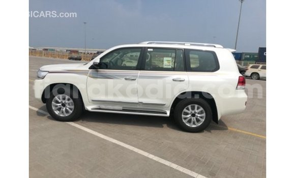Buy Import Toyota Land Cruiser White Car in Import - Dubai in Diana Buy Import Toyota Land Cruiser White Car in Import - Dubai in Diana