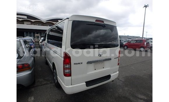 Acheter Import Voiture Toyota Hiace Blanc à Import - Dubai, Diana Acheter Import Voiture Toyota Hiace Blanc à Import - Dubai, Diana