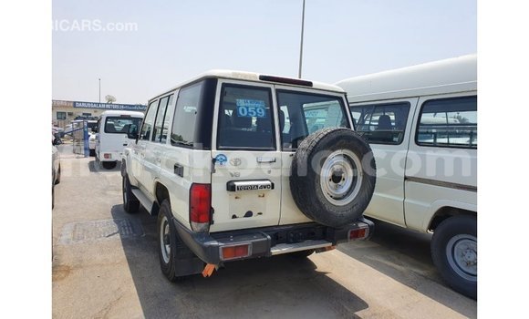 Acheter Import Voiture Toyota Land Cruiser Blanc à Import - Dubai, Diana Acheter Import Voiture Toyota Land Cruiser Blanc à Import - Dubai, Diana