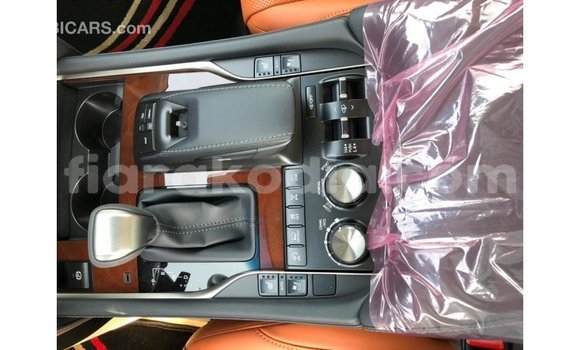 Acheter Import Voiture Lexus LX Blanc à Import - Dubai, Diana Acheter Import Voiture Lexus LX Blanc à Import - Dubai, Diana