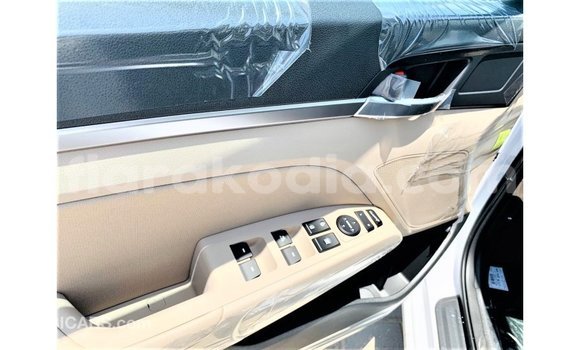 Buy Import Hyundai Elantra White Car in Import - Dubai in Diana Buy Import Hyundai Elantra White Car in Import - Dubai in Diana