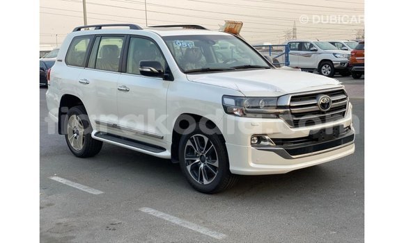 Hividy Toyota DA fotsy Truck in Import - Dubai in Diana Hividy Toyota DA fotsy Truck in Import - Dubai in Diana