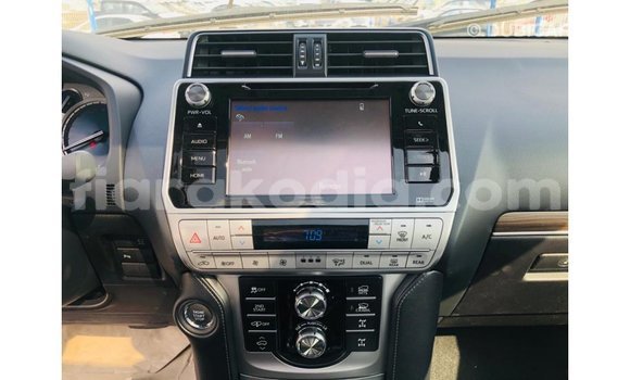 Acheter Import Voiture Toyota Prado Marron à Import - Dubai, Diana Acheter Import Voiture Toyota Prado Marron à Import - Dubai, Diana