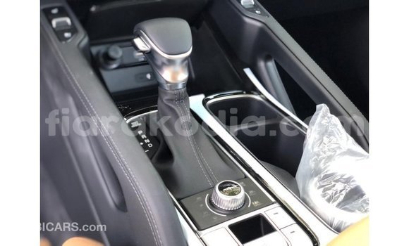 Acheter Import Voiture Kia Carens Blanc à Import - Dubai, Diana Acheter Import Voiture Kia Carens Blanc à Import - Dubai, Diana