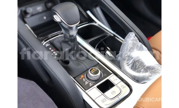 Acheter Import Voiture Kia Carens Blanc à Import - Dubai, Diana Acheter Import Voiture Kia Carens Blanc à Import - Dubai, Diana