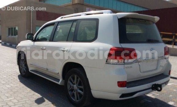 Acheter Import Voiture Toyota Land Cruiser Blanc à Import - Dubai, Diana Acheter Import Voiture Toyota Land Cruiser Blanc à Import - Dubai, Diana