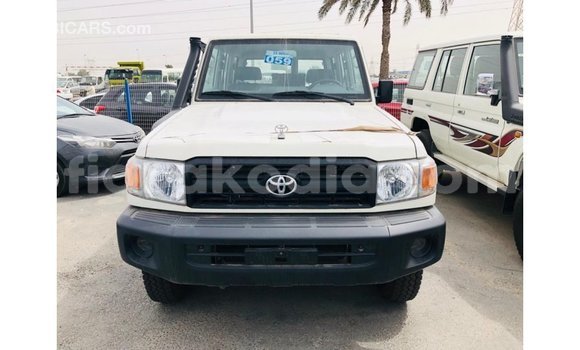 Hividy Toyota Land Cruiser fotsy Car in Import - Dubai in Diana Hividy Toyota Land Cruiser fotsy Car in Import - Dubai in Diana