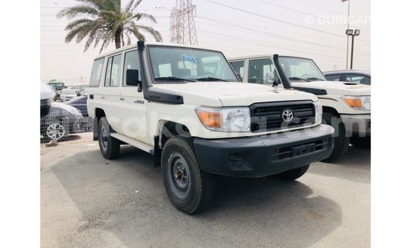 Hividy Toyota Land Cruiser fotsy Car in Import - Dubai in Diana Hividy Toyota Land Cruiser fotsy Car in Import - Dubai in Diana