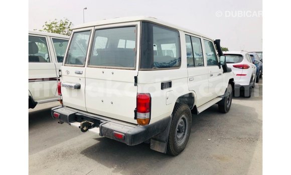 Hividy Toyota Land Cruiser fotsy Car in Import - Dubai in Diana Hividy Toyota Land Cruiser fotsy Car in Import - Dubai in Diana