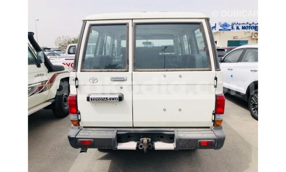 Hividy Toyota Land Cruiser fotsy Car in Import - Dubai in Diana Hividy Toyota Land Cruiser fotsy Car in Import - Dubai in Diana