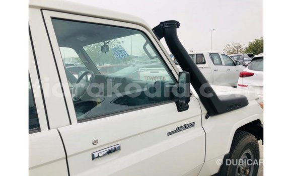 Hividy Toyota Land Cruiser fotsy Car in Import - Dubai in Diana Hividy Toyota Land Cruiser fotsy Car in Import - Dubai in Diana