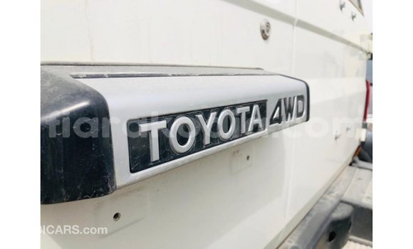 Hividy Toyota Land Cruiser fotsy Car in Import - Dubai in Diana Hividy Toyota Land Cruiser fotsy Car in Import - Dubai in Diana