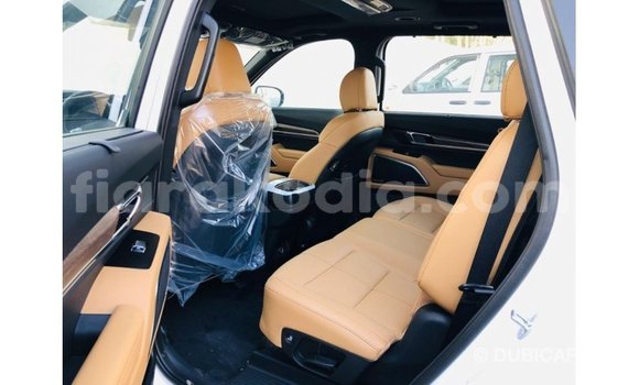 Buy Import Kia Carens White Car in Import - Dubai in Diana Buy Import Kia Carens White Car in Import - Dubai in Diana