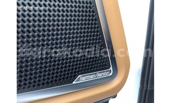 Buy Import Kia Carens White Car in Import - Dubai in Diana Buy Import Kia Carens White Car in Import - Dubai in Diana