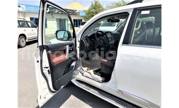 Buy Import Toyota Land Cruiser White Car in Import - Dubai in Diana Buy Import Toyota Land Cruiser White Car in Import - Dubai in Diana