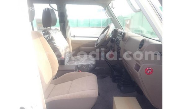 Buy Import Toyota Land Cruiser White Car in Import - Dubai in Diana Buy Import Toyota Land Cruiser White Car in Import - Dubai in Diana