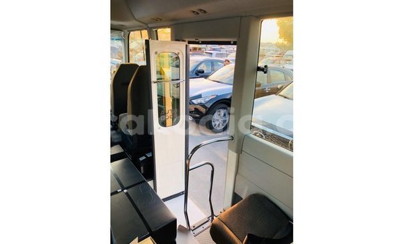 Acheter Import Voiture Toyota Coaster Blanc à Import - Dubai, Diana Acheter Import Voiture Toyota Coaster Blanc à Import - Dubai, Diana
