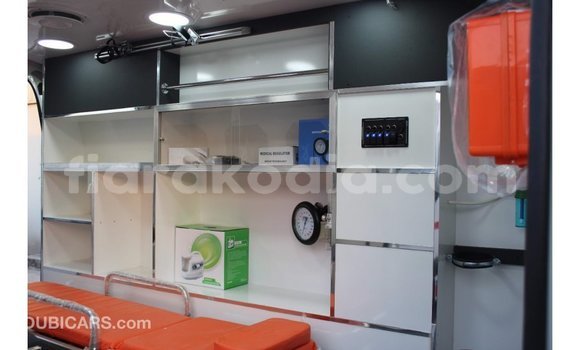 Hividy Toyota Hiace fotsy Car in Import - Dubai in Diana Hividy Toyota Hiace fotsy Car in Import - Dubai in Diana