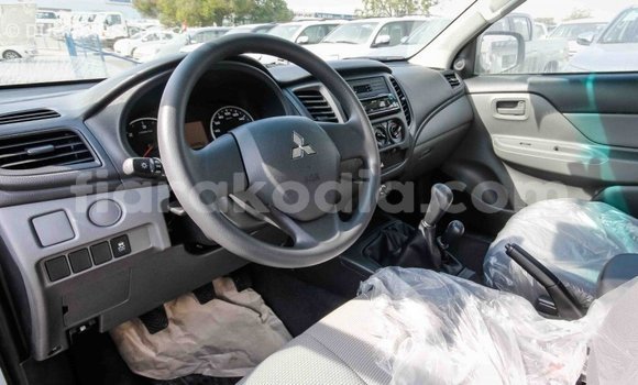 Acheter Import Voiture Mitsubishi L200 Blanc à Import - Dubai, Diana Acheter Import Voiture Mitsubishi L200 Blanc à Import - Dubai, Diana