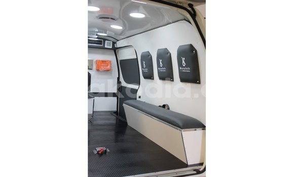 Hividy Toyota Hiace fotsy Car in Import - Dubai in Diana Hividy Toyota Hiace fotsy Car in Import - Dubai in Diana