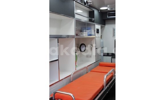 Hividy Toyota Hiace fotsy Car in Import - Dubai in Diana Hividy Toyota Hiace fotsy Car in Import - Dubai in Diana