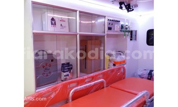 Hividy Toyota Hiace fotsy Car in Import - Dubai in Diana Hividy Toyota Hiace fotsy Car in Import - Dubai in Diana