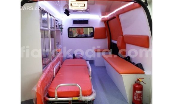 Hividy Toyota Hiace fotsy Car in Import - Dubai in Diana Hividy Toyota Hiace fotsy Car in Import - Dubai in Diana