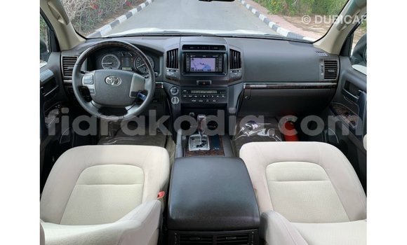 Hividy Toyota Land Cruiser fotsy Car in Import - Dubai in Diana Hividy Toyota Land Cruiser fotsy Car in Import - Dubai in Diana