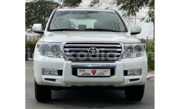 Hividy Toyota Land Cruiser fotsy Car in Import - Dubai in Diana Hividy Toyota Land Cruiser fotsy Car in Import - Dubai in Diana