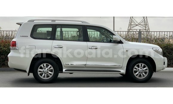 Hividy Toyota Land Cruiser fotsy Car in Import - Dubai in Diana Hividy Toyota Land Cruiser fotsy Car in Import - Dubai in Diana