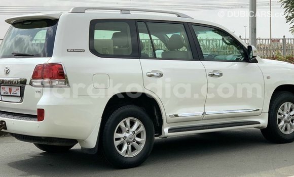 Hividy Toyota Land Cruiser fotsy Car in Import - Dubai in Diana Hividy Toyota Land Cruiser fotsy Car in Import - Dubai in Diana