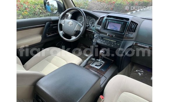 Hividy Toyota Land Cruiser fotsy Car in Import - Dubai in Diana Hividy Toyota Land Cruiser fotsy Car in Import - Dubai in Diana