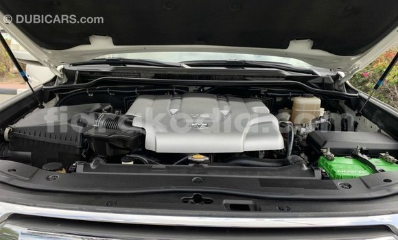 Hividy Toyota Land Cruiser fotsy Car in Import - Dubai in Diana Hividy Toyota Land Cruiser fotsy Car in Import - Dubai in Diana