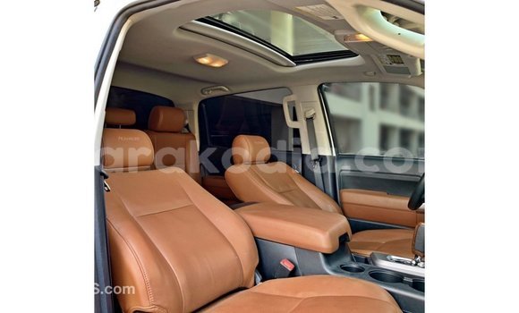 Hividy Toyota Tundra fotsy Car in Import - Dubai in Diana Hividy Toyota Tundra fotsy Car in Import - Dubai in Diana