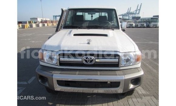 Hividy Toyota Land Cruiser fotsy Car in Import - Dubai in Diana Hividy Toyota Land Cruiser fotsy Car in Import - Dubai in Diana