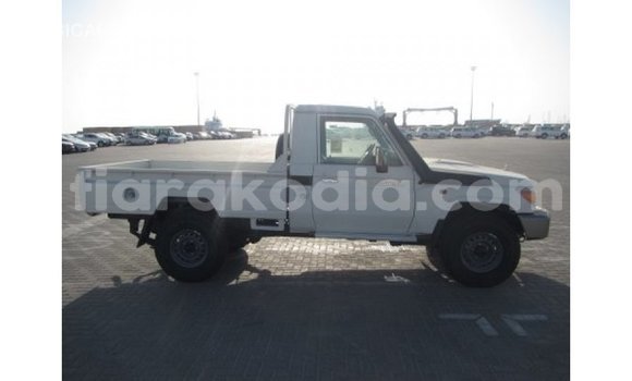 Hividy Toyota Land Cruiser fotsy Car in Import - Dubai in Diana Hividy Toyota Land Cruiser fotsy Car in Import - Dubai in Diana