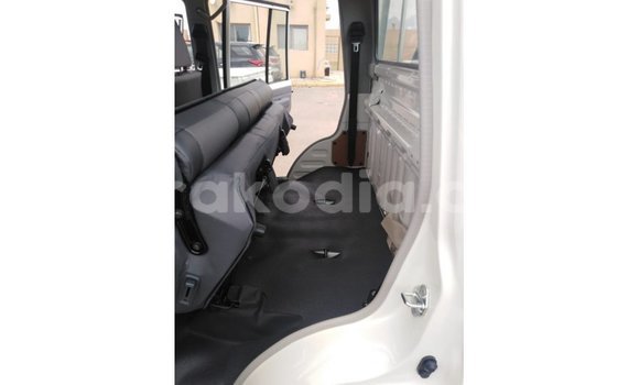 Hividy Toyota Land Cruiser fotsy Car in Import - Dubai in Diana Hividy Toyota Land Cruiser fotsy Car in Import - Dubai in Diana