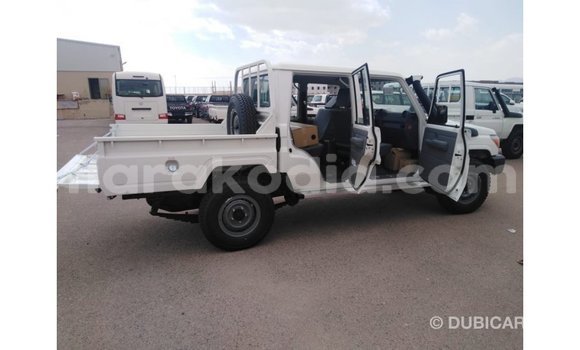 Hividy Toyota Land Cruiser fotsy Car in Import - Dubai in Diana Hividy Toyota Land Cruiser fotsy Car in Import - Dubai in Diana