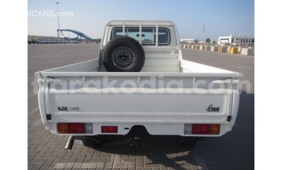 Hividy Toyota Land Cruiser fotsy Car in Import - Dubai in Diana Hividy Toyota Land Cruiser fotsy Car in Import - Dubai in Diana