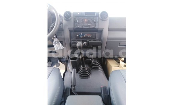 Hividy Toyota Land Cruiser fotsy Car in Import - Dubai in Diana Hividy Toyota Land Cruiser fotsy Car in Import - Dubai in Diana